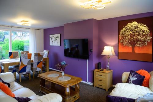 Bramcote House | Strelley house 4 , Perfect for business trip & Families holiday or working proffesionals-5 min from M1 J25 , 500MB Wi-Fi , Netflix , Fully equiped kitchen , Asda supermarket 5 min walk , Free Secure parking with CCTV ,available monthly deals