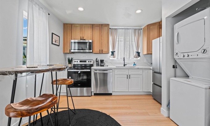 San Marcos House | Strict No Parties, New Modern Clean Cozy Home