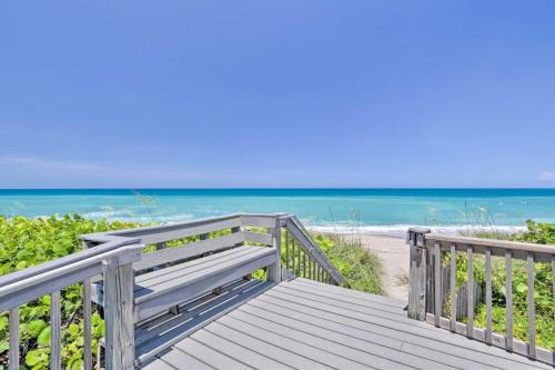 Stuart Apartment | Stuart Condo at Beachfront Resort with Ocean Views