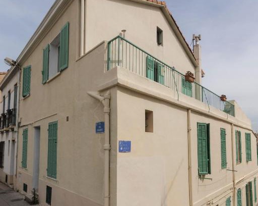 Saint-Lambert Apartment | Stud terras Ville Corniche 2 pers stat gratuit rue Modif suivt possib et accord exclusif