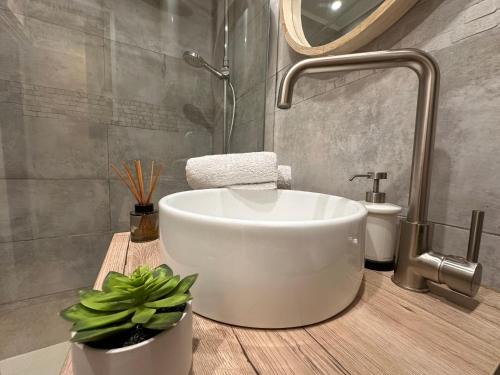 Jean-Medecin Apartment | STUDETTE Nice Massena #1
