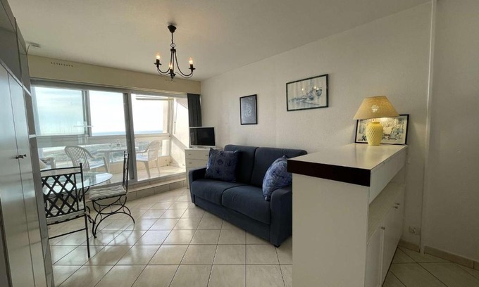 Saint-Jean-de-Monts Apartment | Studio à St-Jean-de-Monts avec parking et balcon fermé - FR-1-224C-212