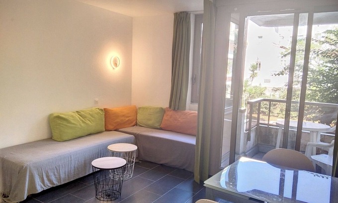 Juan-les-Pins Apartment | Studio 127 Bord de mer Résidence Graziella
