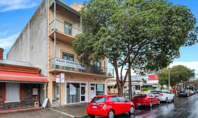 Adelaide Central Business District Hotel | Studio 16 Wright Lodge