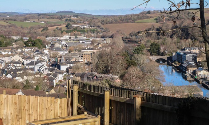 Totnes Cottage | STUDIO 2, pet friendly, character holiday cottage in Totnes