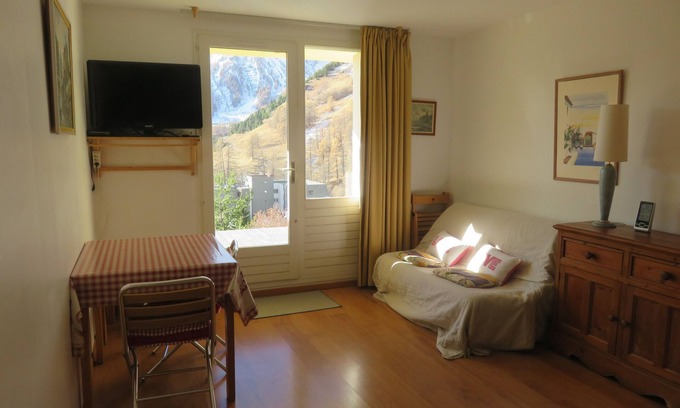 Allos Apartment | Studio 27m2+ Terrace 15 m2, south-facing, panoramic view, 250m from the slopes