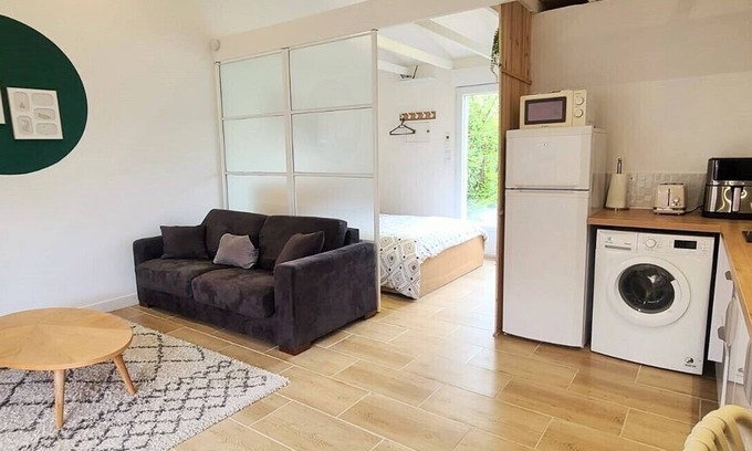 Labastide-Saint-Sernin Apartment | STUDIO 30 M2