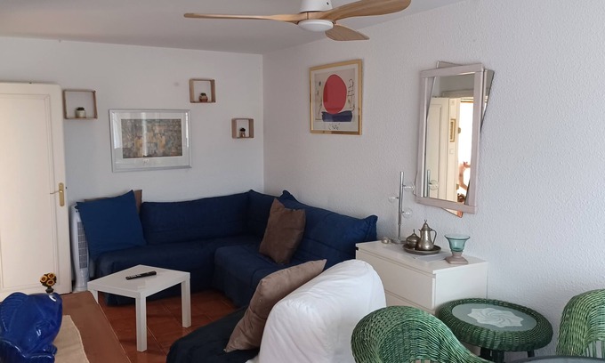 Le Brusc Apartment | Studio 30m2 (4personnes max), beach and port within walking distance