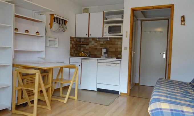 Bourg-Saint-Maurice Apartment | Studio 4 pers avec balcon à Bourg Saint Maurice, proche centre et commerces - animaux acceptés - FR-1-411-110
