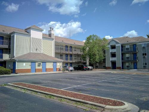 Terry Sanford Hotel | Studio 6-Fayetteville, NC - Fort Liberty Area