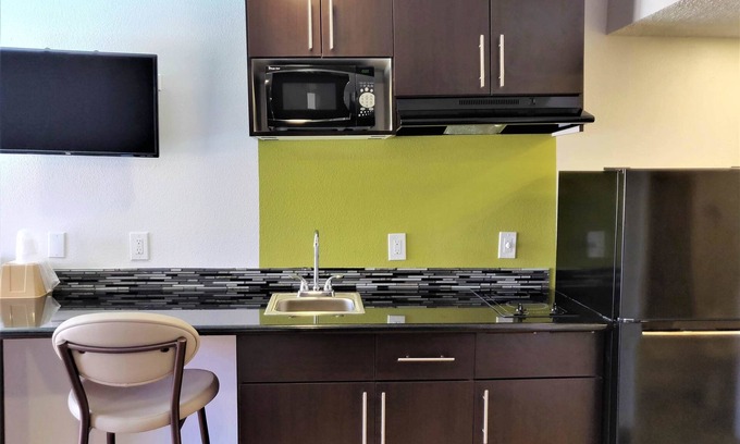 Raisin Hotel | Studio 6 Fresno, CA - Extended Stay