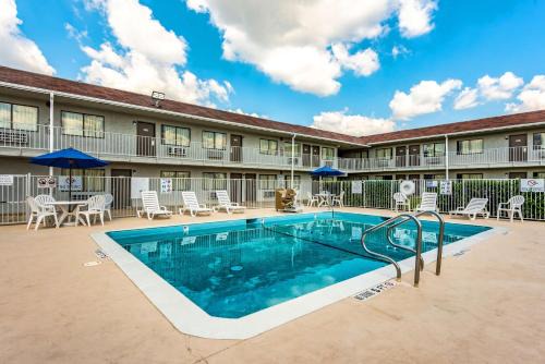 Monroe Hotel | Studio 6-Monroe, LA - Hwy 165