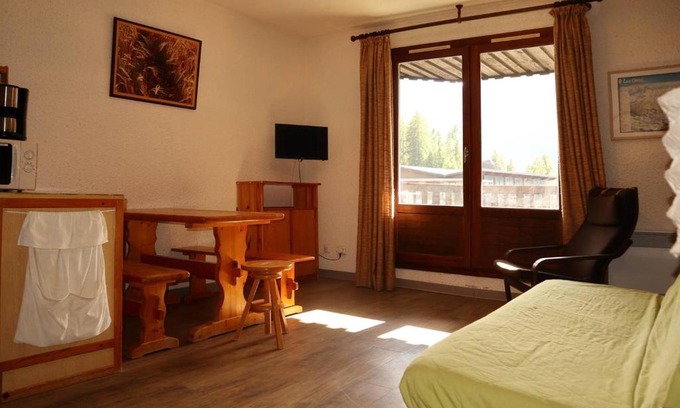 Les Orres Apartment | Studio 6 pers, sud, centre station, balcon, accès pistes - FR-1-322-133