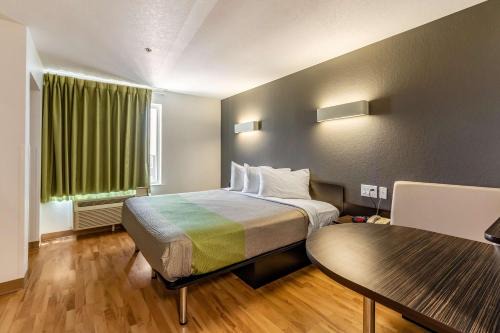 San Marcos Hotel | Studio 6-San Marcos, TX