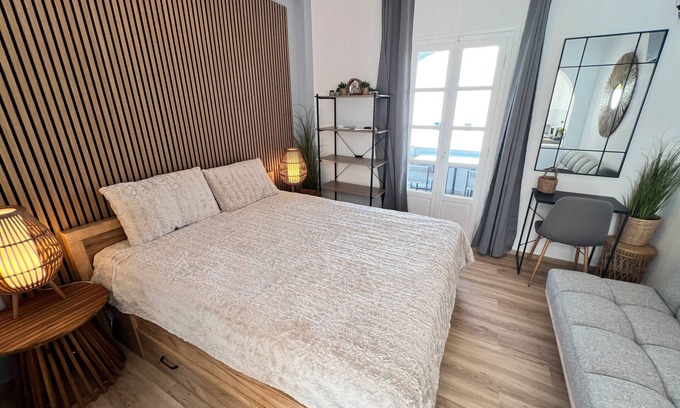 Paros Apartment | Studio 'Aeolian Blu 5' with Sea View, Wi-Fi and Air Conditioning