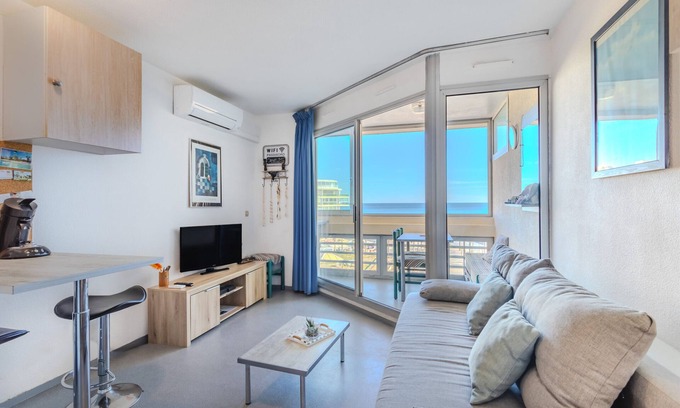La Cote Radieuse Apartment | Studio Apartment 'Vue Mer' with Sea View, Wi-Fi and Air Conditioning