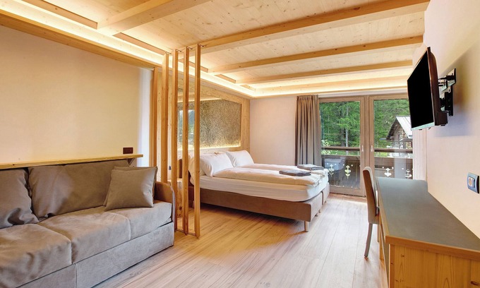 Livigno Apartment | Studio Apartment 'Agriturismo Bosco D'oro 4' with Mountain View, Shared Garden and Wi-Fi