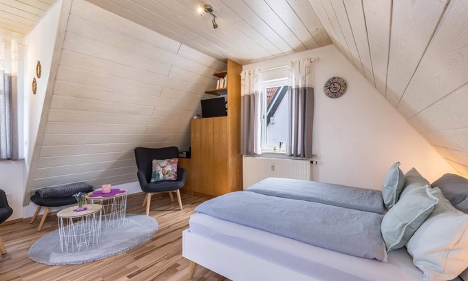 Albstadt Apartment | Studio Apartment 'Allerliebst' with Private Terrace and Wi-Fi