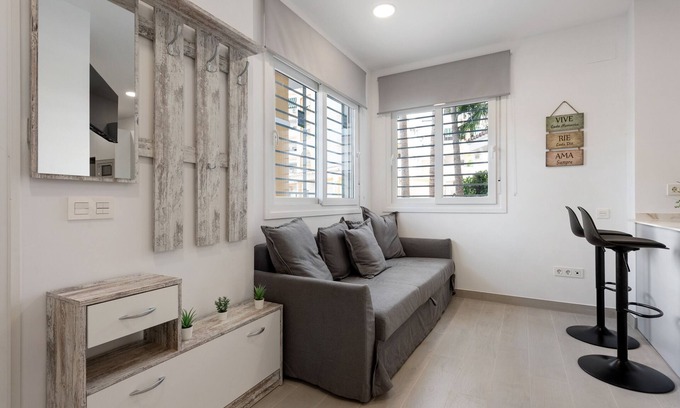 Carretera de Cadiz Apartment | Studio Apartment 'Apartamentos Sealmar 1' with Shared Pool, Wi-Fi and Air Conditioning