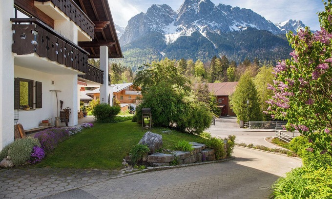 Untergrainau Apartment | Studio Apartment 'Aschaubichl - Wohnung Narzisse' with Mountain View and Wi-Fi