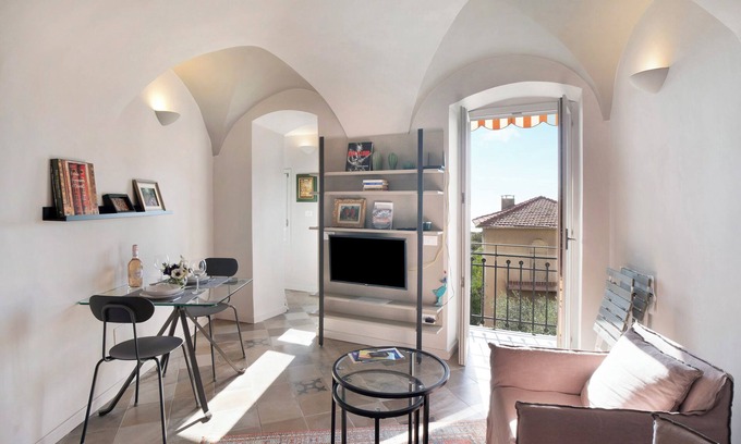 Bordighera Apartment | Studio Apartment 'Casa Carina' with Sea View, Wi-Fi and Air Conditioning