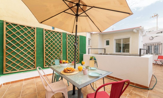 Almeria Centro Apartment | Studio Apartment 'Casa Maruchi - 2' near the Beach with Shared Terrace and Wi-Fi