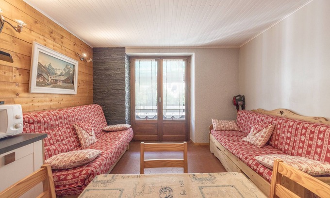 Samoens Apartment | Studio Apartment 'De La Grenette' with Mountain View and Balcony