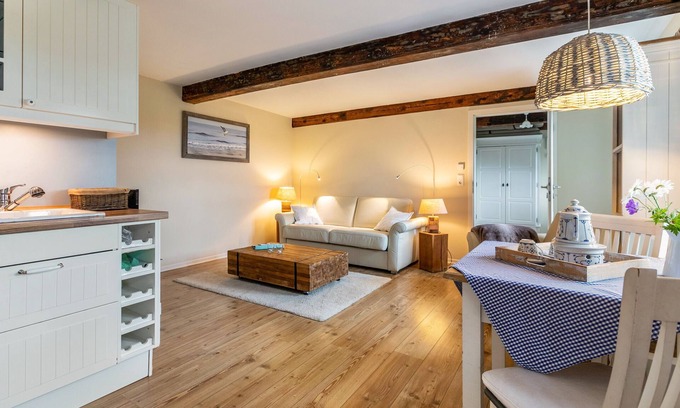 Pellworm Apartment | Studio Apartment 'Der Silberhof Von 1856 - Heine' with Terrace, Shared Garden and Wi-Fi