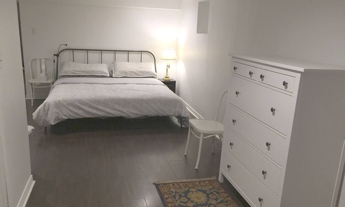 Harbord Village Apartment | Studio Apartment near the heart of downtown Toronto.