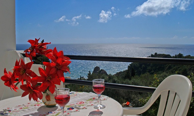 Parelia Apartment | Studio Apartments Swimming Pool and sea View on Pelekas Beach
