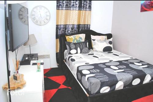 Pierrefitte-sur-Seine Apartment | Studio Appartment with Office wifi parking balcony