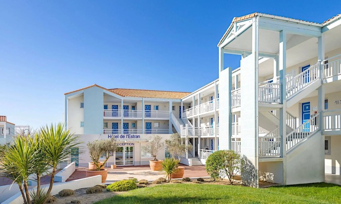 Chateau-d'Olonne Apartment | Studio avec vue imprenable sur la mer + 2 piscines