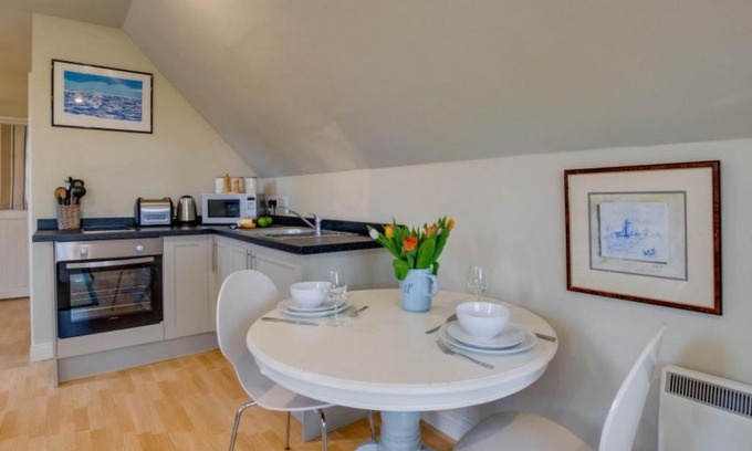 Cranbrook Apartment | Studio Bisen by Interhome