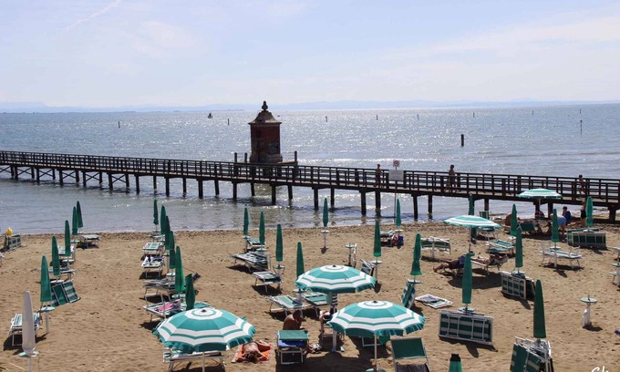 Lignano Sabbiadoro Apartment | Studio by the sea with internet and air conditioning