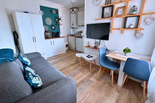 Villeneuve-Saint-Georges Apartment | Studio chic & cosy, RER D, Orly 15min