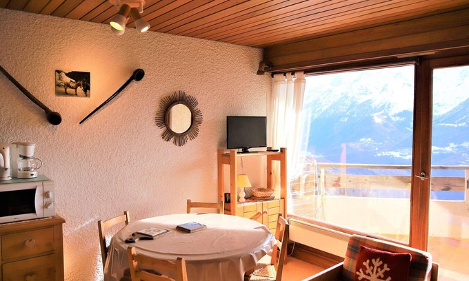 Auris Apartment | Studio cabin at foot of slopes, balcony, parking, pets allowed