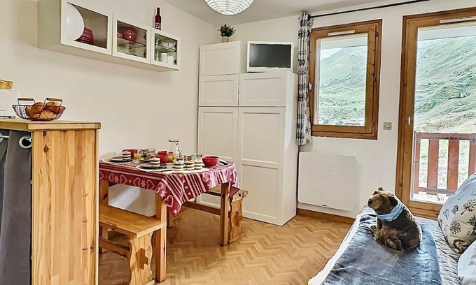 Tignes le Lac Apartment | Studio cabin for 4 in Tignes, ski-in/ski-out, near shops, south-facing balcony, well-equipped
