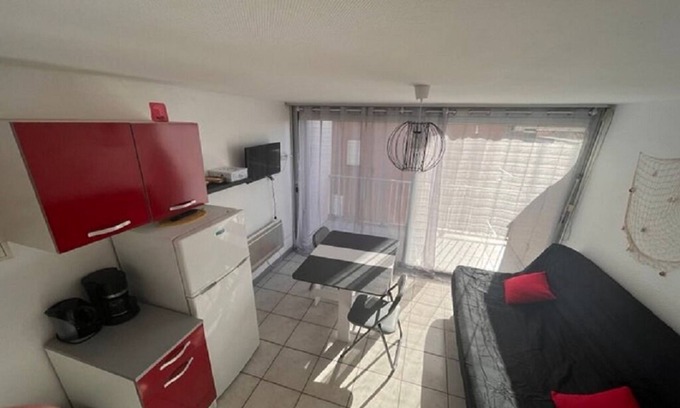 Valras-Plage Apartment | Studio Cabin ideally located 50 meters from the beach and shops