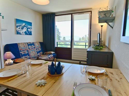 Chamrousse Apartment | Studio cabine 4 pers avec balcon, cuisine équipée, proche pistes et commerces à Chamrousse 1750 - FR-1-340-121