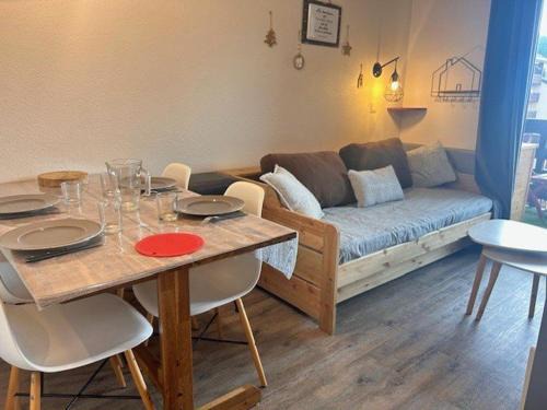 Risoul Apartment | Studio cabine 5 pers à Risoul, pied des pistes et proche navette - FR-1-330-582