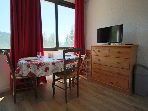 Chamrousse Apartment | Studio cabine rénové, bien équipé, expo Sud, proche pistes à Chamrousse 1650 - FR-1-340-218