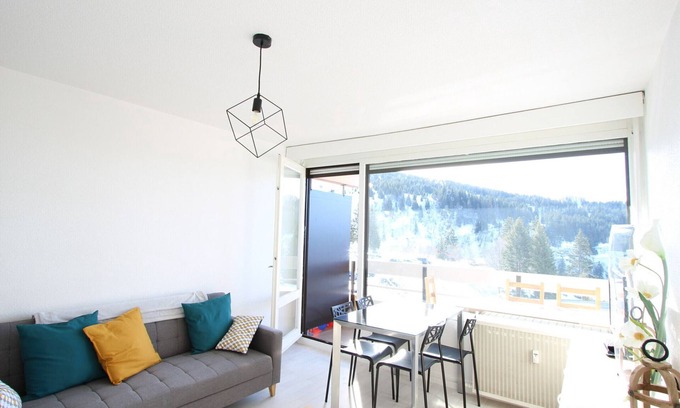 Chamrousse Apartment | Studio Cabine Sud avec Balcon, Proche Pistes et Commerces, Chamrousse 1650