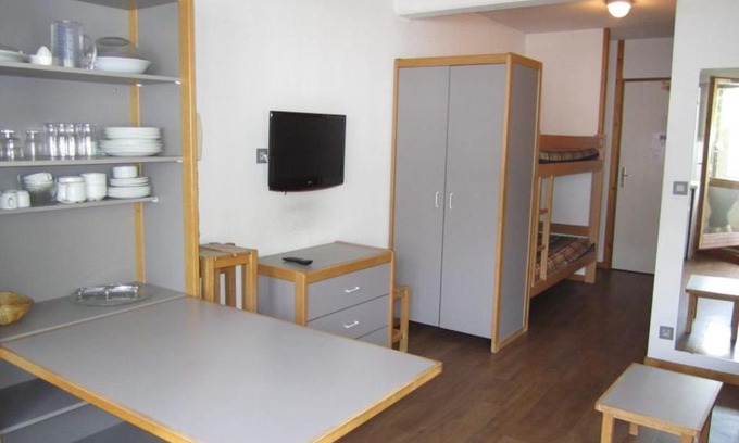 Brides-les-Bains Apartment | Studio Centre Brides-les-Bains : Balcon, Wi-Fi, Parking, Proche Télécabine & Thermes - FR-1-512-132