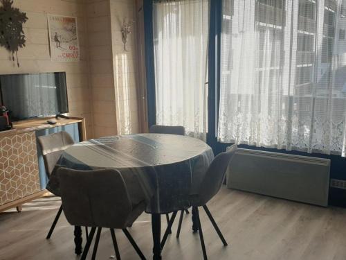 Les Carroz-d'Araches Apartment | Studio chaleureux, balcon sud, 4 pers., proche centre et pistes - Les Carroz - FR-1-572-218