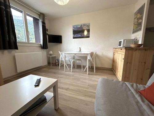La Salle-les-Alpes Apartment | Studio Charmant avec Piscine, Ski au Pied et Parking à La Salle-les-Alpes - FR-1-330F-115