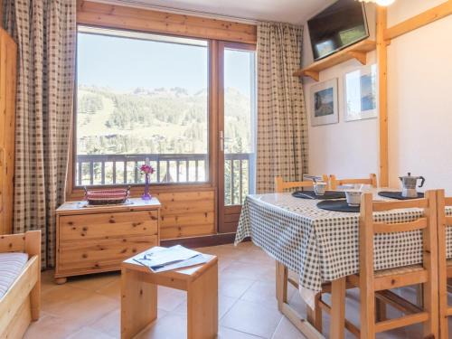 Montgenevre Apartment | Studio cosy 3 pers Montgenèvre, balcon sud, 20m² - FR-1-330D-117