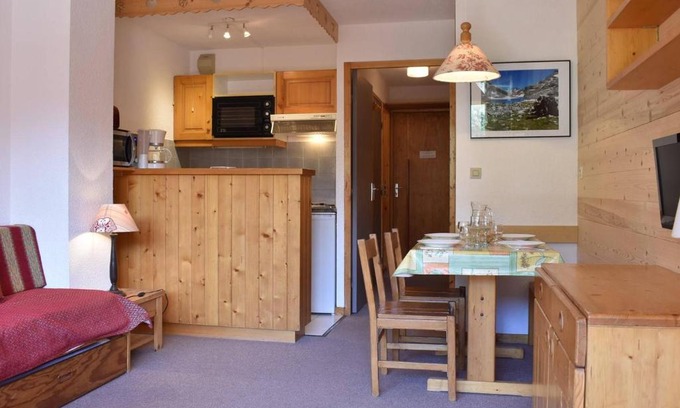Meribel Centre Apartment | Studio cosy avec balcon, à 150m des pistes et commerces, Méribel - FR-1-180-385