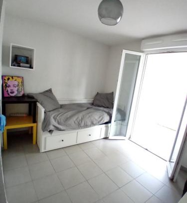 Gares Apartment | Studio cosy avec Terrasse