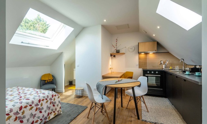La Roche-sur-Yon Apartment | Studio D, in the center of town, cosy and warm.