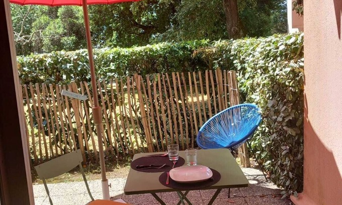 La Baule-Escoublac Apartment | Studio Dans un Parc Boisé Avec Piscine et Animaux Accepté, Avec Terrasse